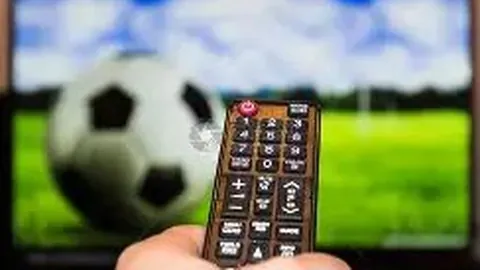 福法纳呼吁：目标冲击前四，球队充满朝气，力保远离外界纷扰与指责